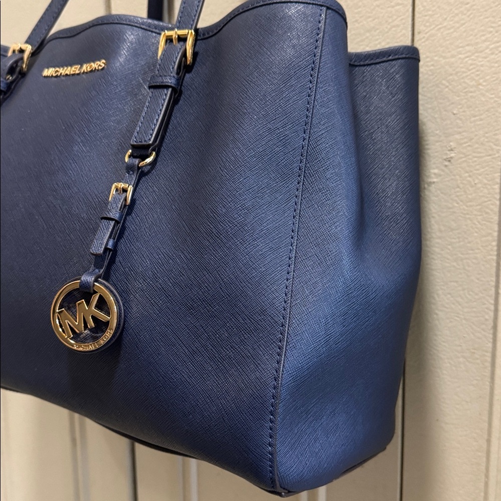 Michael Kors 🤍 NWOT 3FER- Navy Blue Tote Bag and Wallet Set with Dust Bag - Picture 4 of 12
